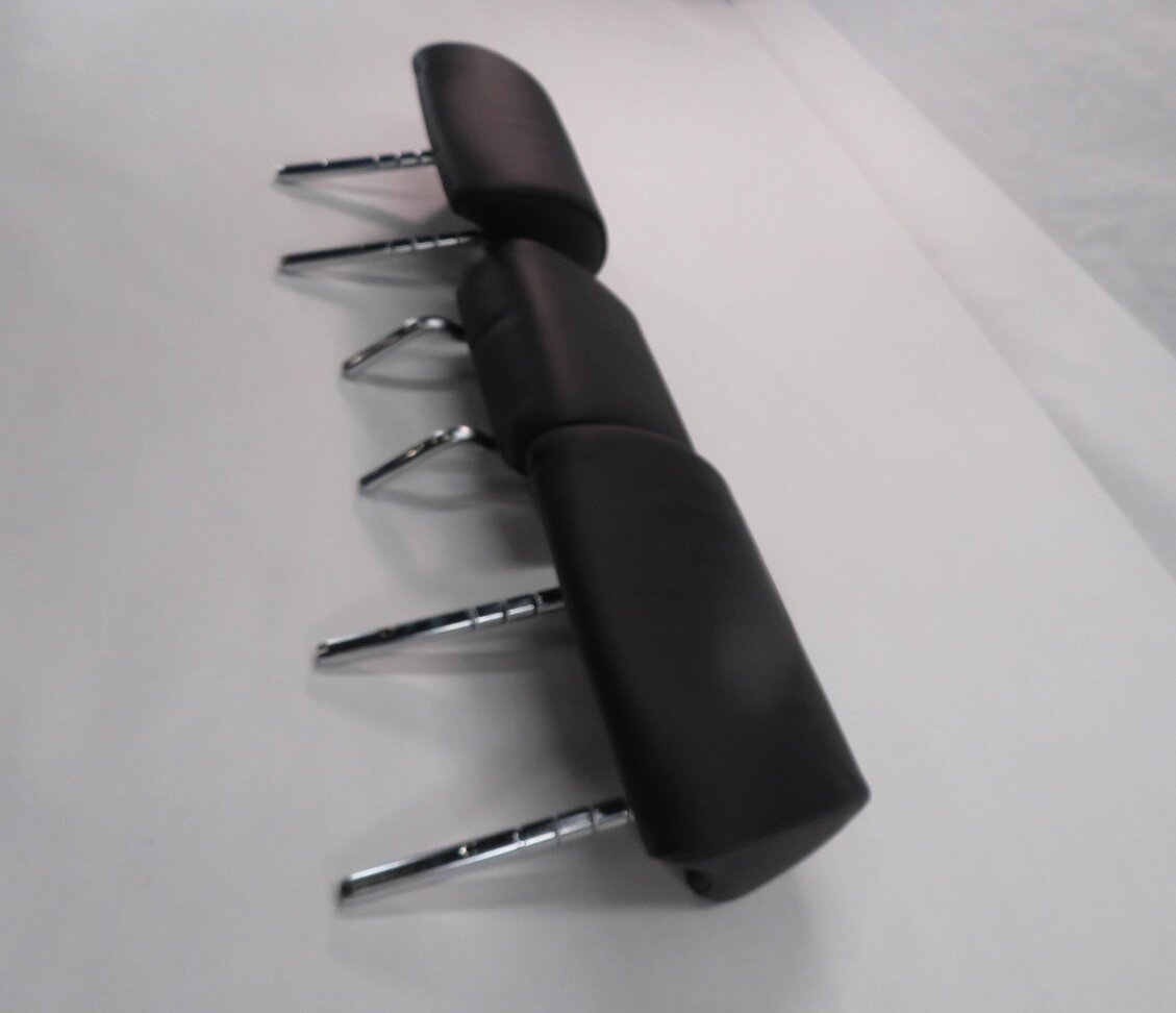 Thumbnail 3: 2009 BMW 750i (F01) REAR SEAT HEADREST SET-3 (BLACK LEATHER)