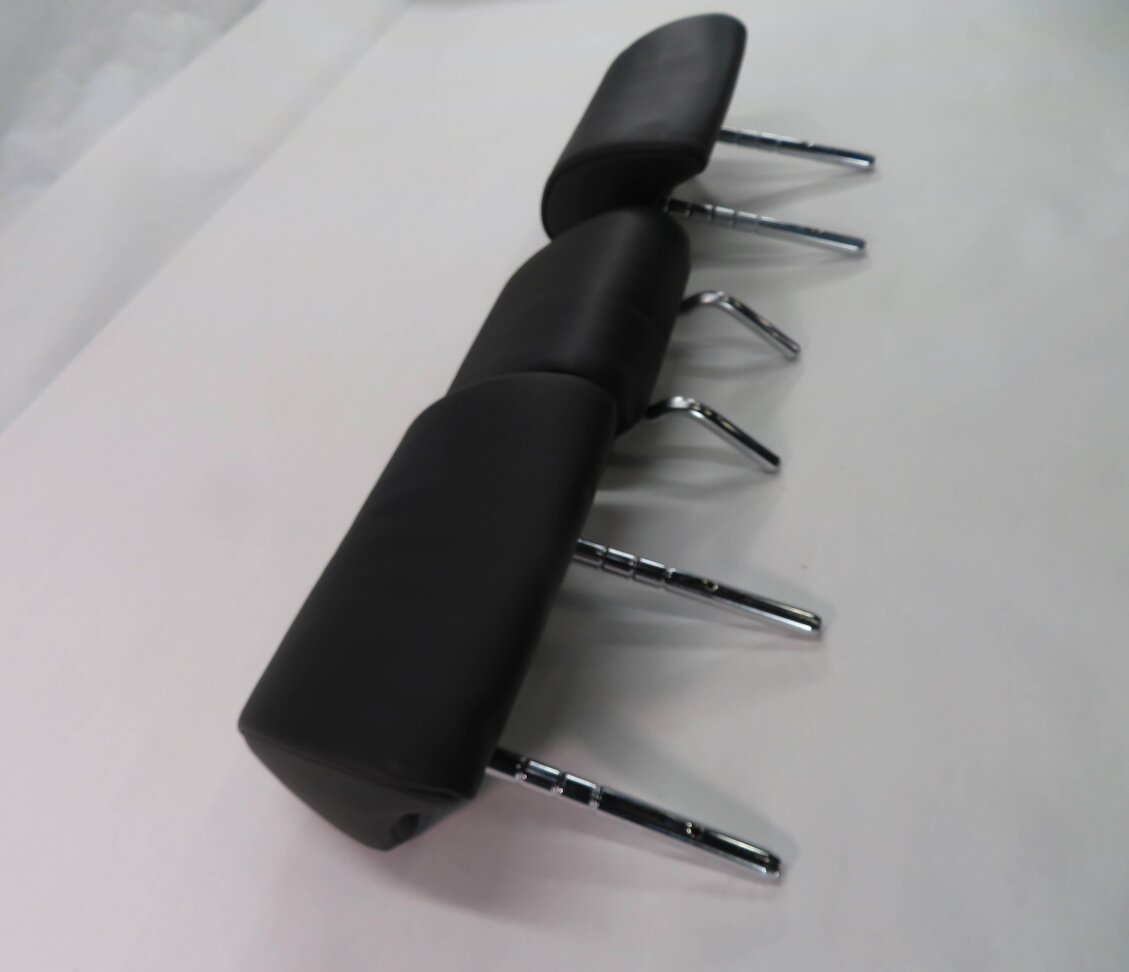 Thumbnail 4: 2009 BMW 750i (F01) REAR SEAT HEADREST SET-3 (BLACK LEATHER)
