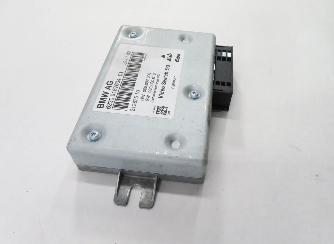 Thumbnail 3: 2009 BMW 750i (F01) REAR ENTERTAINMENT SYSTEM VIDEO SWITCH CONTROL MODULE