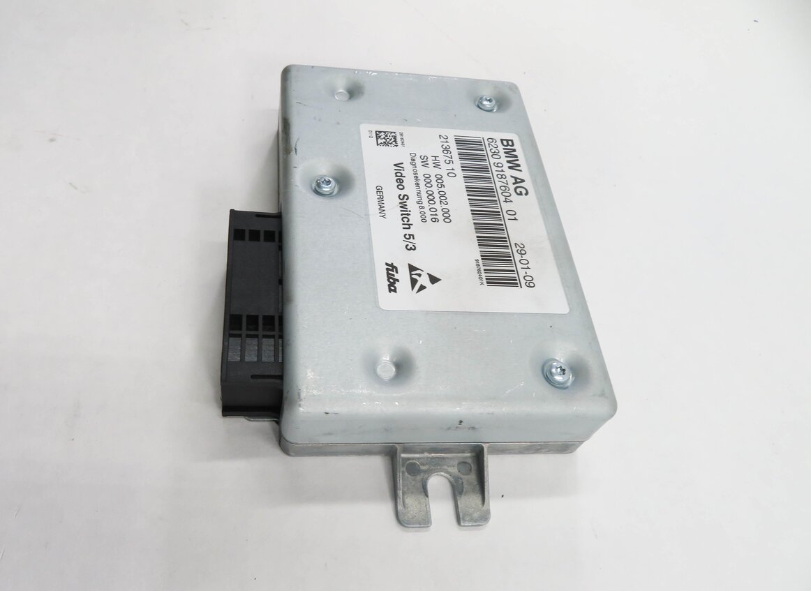 Thumbnail 4: 2009 BMW 750i (F01) REAR ENTERTAINMENT SYSTEM VIDEO SWITCH CONTROL MODULE