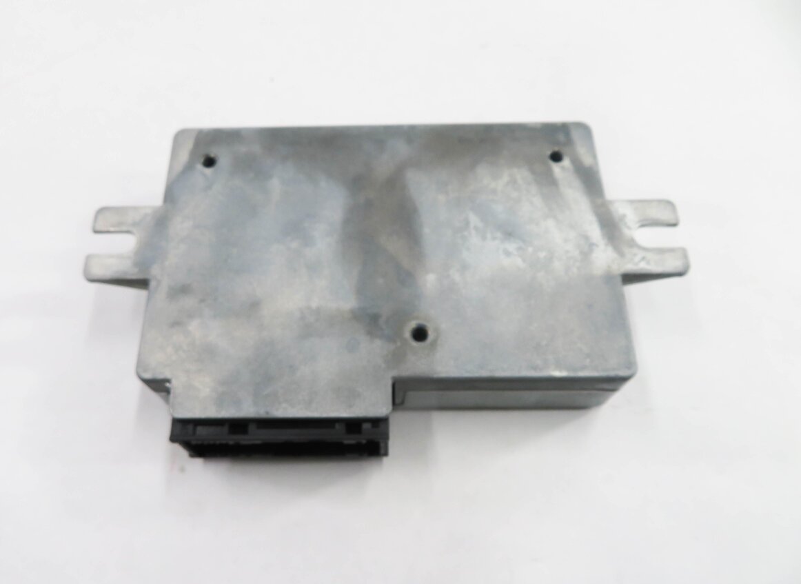 Thumbnail 6: 2009 BMW 750i (F01) REAR ENTERTAINMENT SYSTEM VIDEO SWITCH CONTROL MODULE