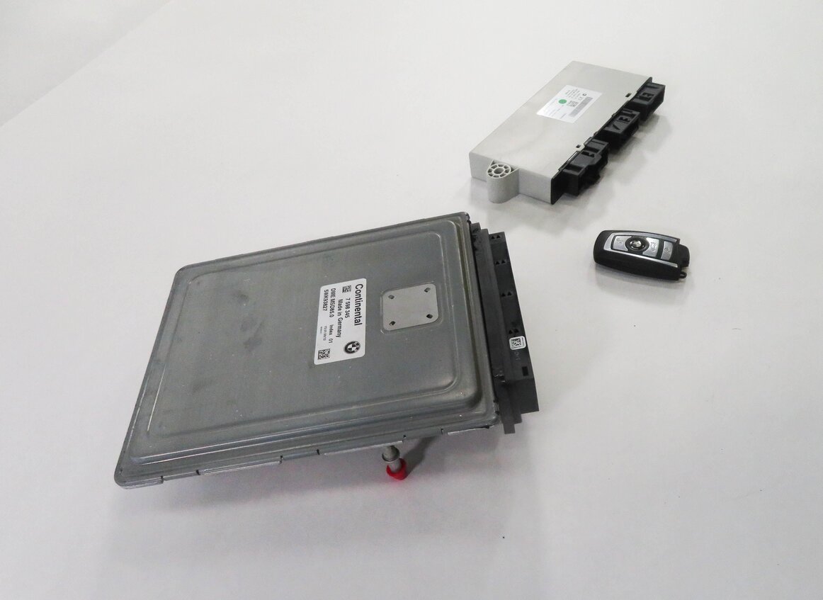Thumbnail 4: 09-13 BMW 550i 650i 750i B7 (F01 F06 F10) 4.4L TURBO ENGINE CAS 4 MODULE KEY SET
