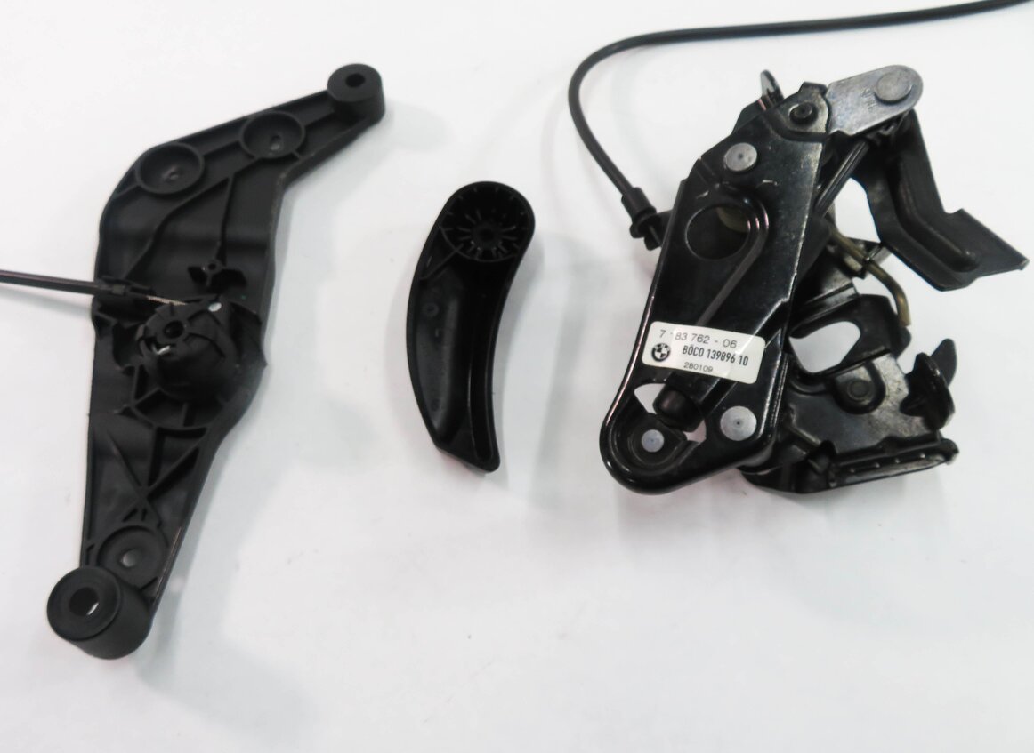 Thumbnail 7: 2009 BMW 750i (F01) RIGHT FRONT PASSENGER LOWER HOOD LOCK LATCH