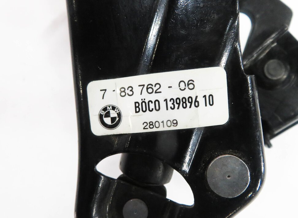 Thumbnail 8: 2009 BMW 750i (F01) RIGHT FRONT PASSENGER LOWER HOOD LOCK LATCH