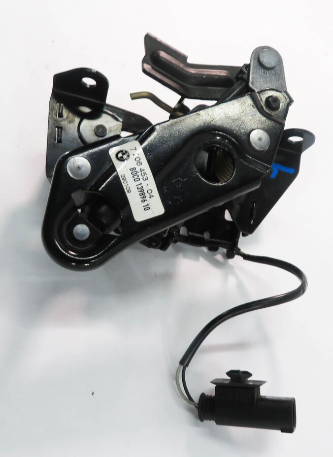 Thumbnail 4: 2009 BMW 750i (F01) LEFT FRONT DRIVER LOWER HOOD LOCK LATCH