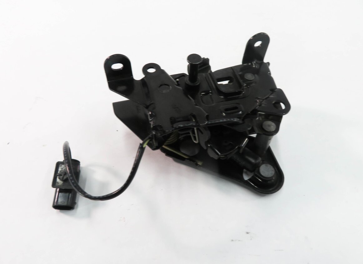 Thumbnail 8: 2009 BMW 750i (F01) LEFT FRONT DRIVER LOWER HOOD LOCK LATCH