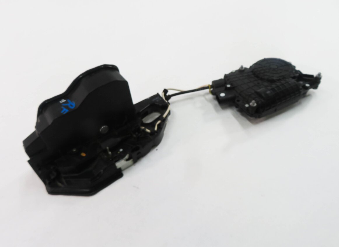 09-16 BMW 528i 535i 550i 740i 750i (F01 F10) RIGHT FRONT DOOR LATCH (SOFT CLOSE)