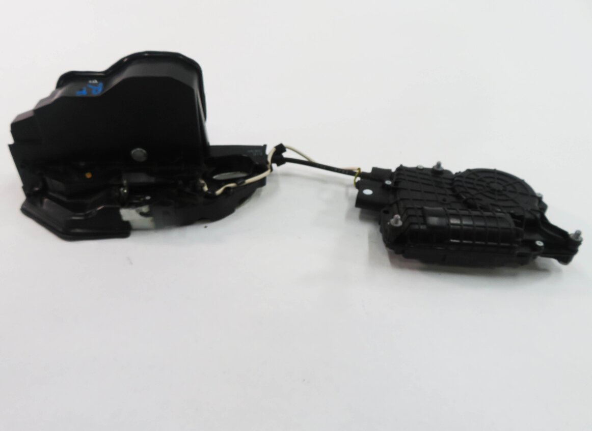Thumbnail 2: 09-16 BMW 528i 535i 550i 740i 750i (F01 F10) RIGHT FRONT DOOR LATCH (SOFT CLOSE)