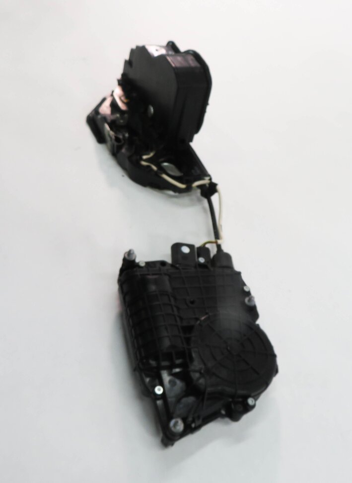 Thumbnail 5: 09-16 BMW 528i 535i 550i 740i 750i (F01 F10) RIGHT FRONT DOOR LATCH (SOFT CLOSE)