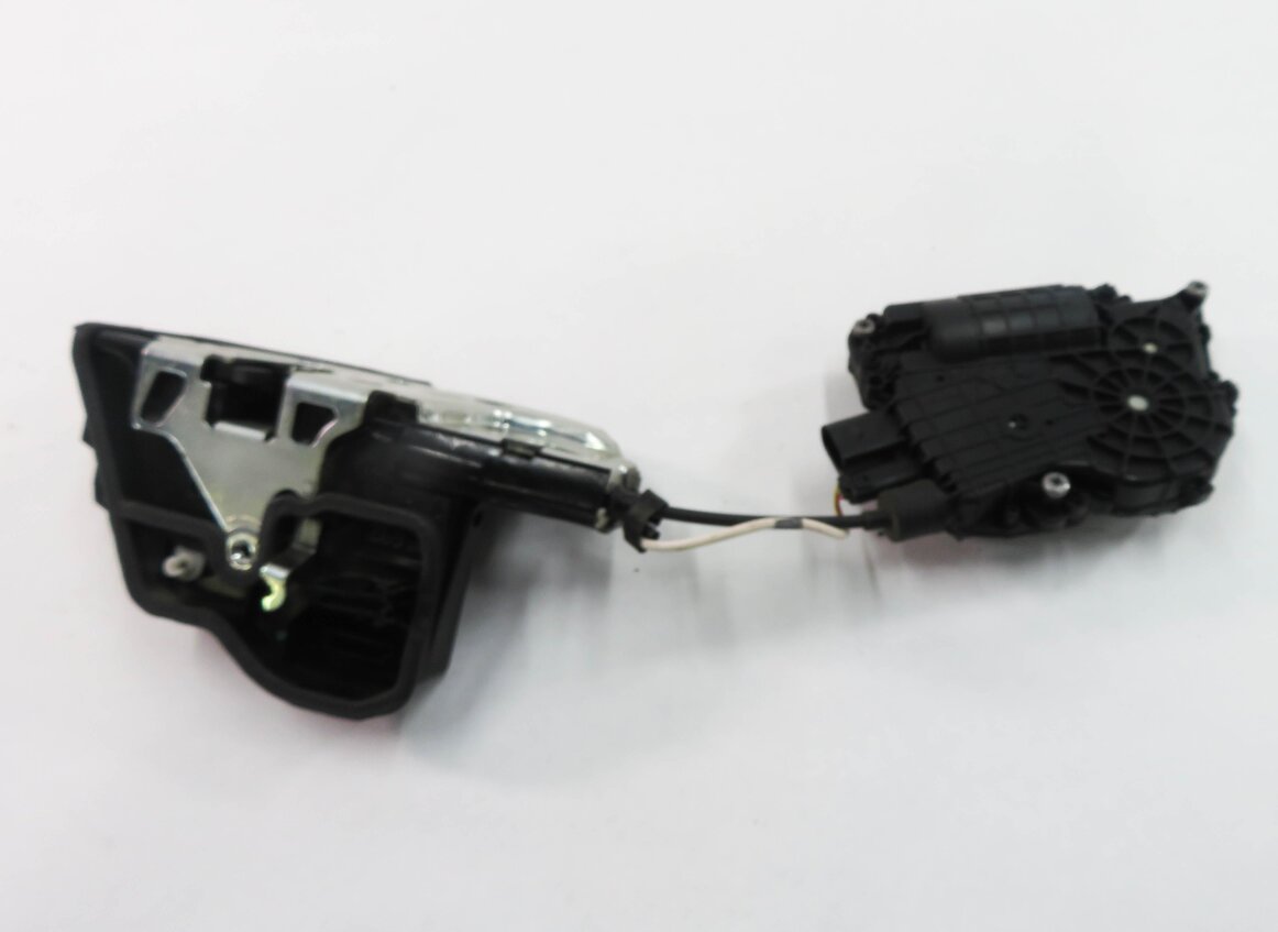 Thumbnail 9: 09-16 BMW 528i 535i 550i 740i 750i (F01 F10) RIGHT FRONT DOOR LATCH (SOFT CLOSE)
