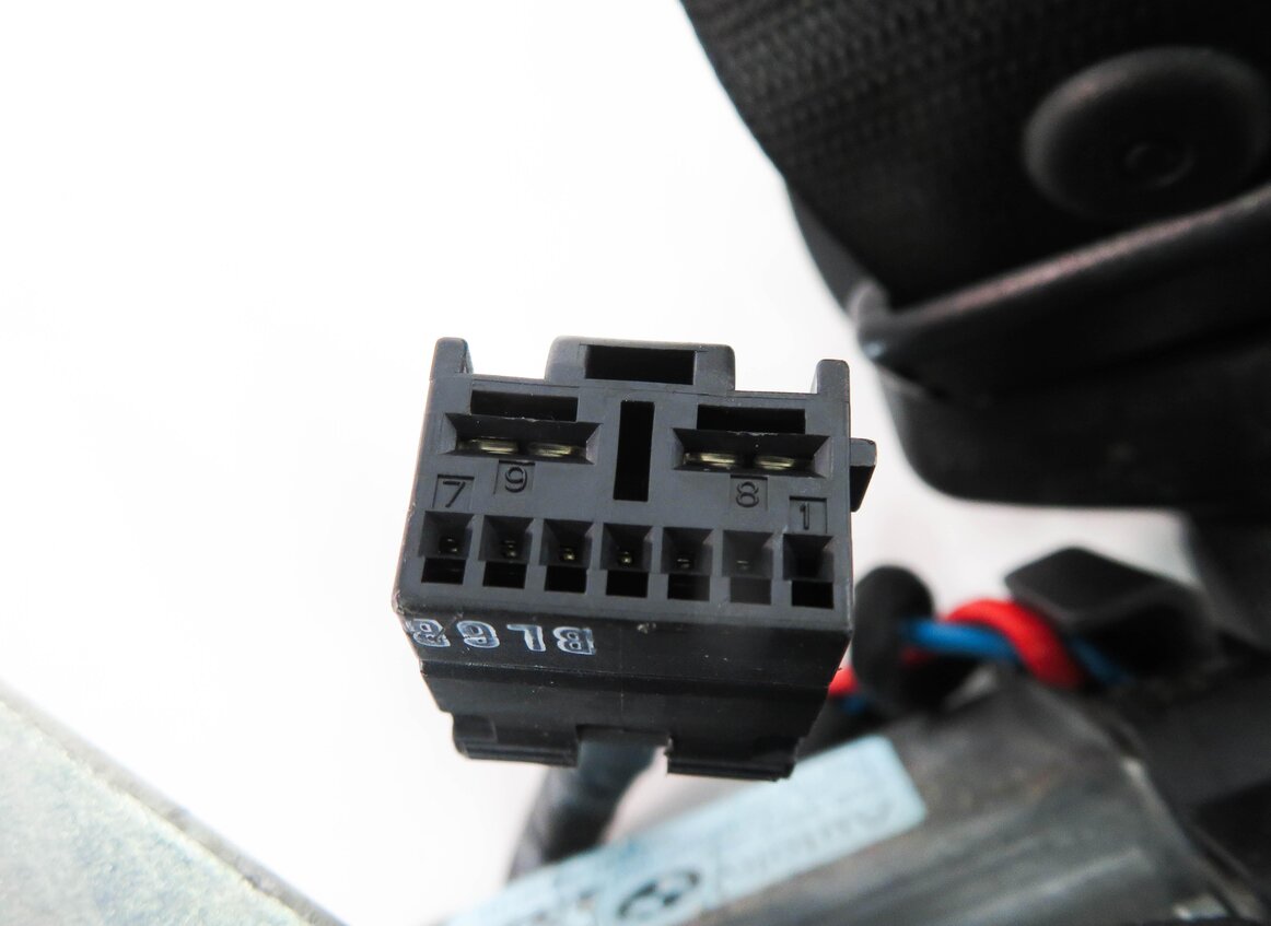 Thumbnail 8: 2009-2012 BMW 740i 750i 760i B7 (F01) LEFT DRIVER SEATBELT RETRACTOR (BLACK)