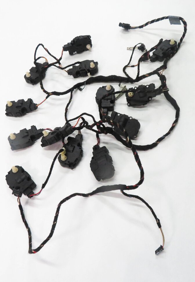 Thumbnail 4: 2009 BMW 750i (F01) HEATER A/C BLEND DOOR SERVO ACTUATOR MOTOR SET w/ HARNESS