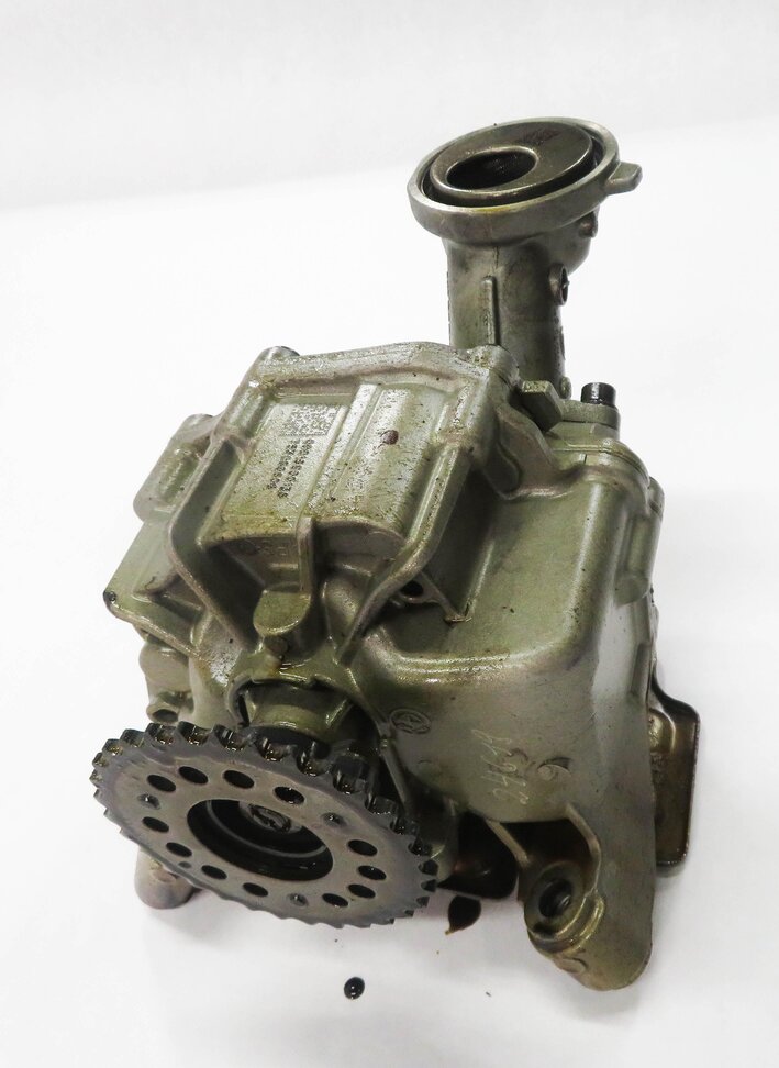 Thumbnail 4: 2009 BMW 750i (F01) 4.4L N63 TWIN TURBO V8 ENGINE - MOTOR OIL FLUID PUMP