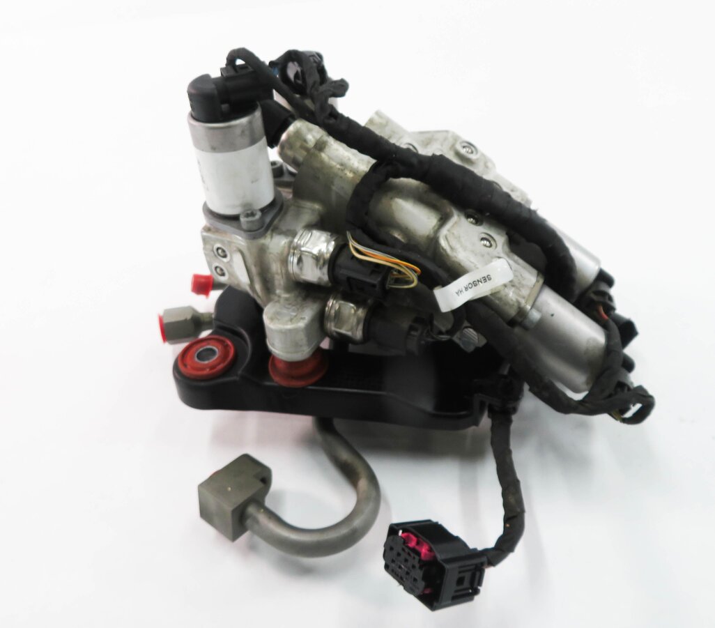 Thumbnail 2: 2009 BMW 750i (F01) DYNAMIC DRIVE SUSPENSION VALVE BLOCK