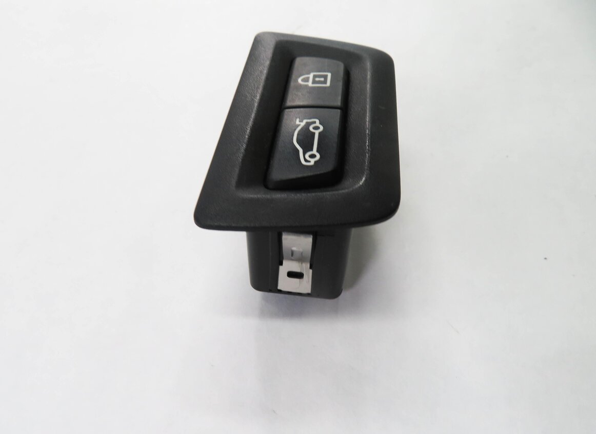 Thumbnail 5: 2009 BMW 750i (F01) REAR TRUNK LOCK / CLOSE SWITCH BUTTON