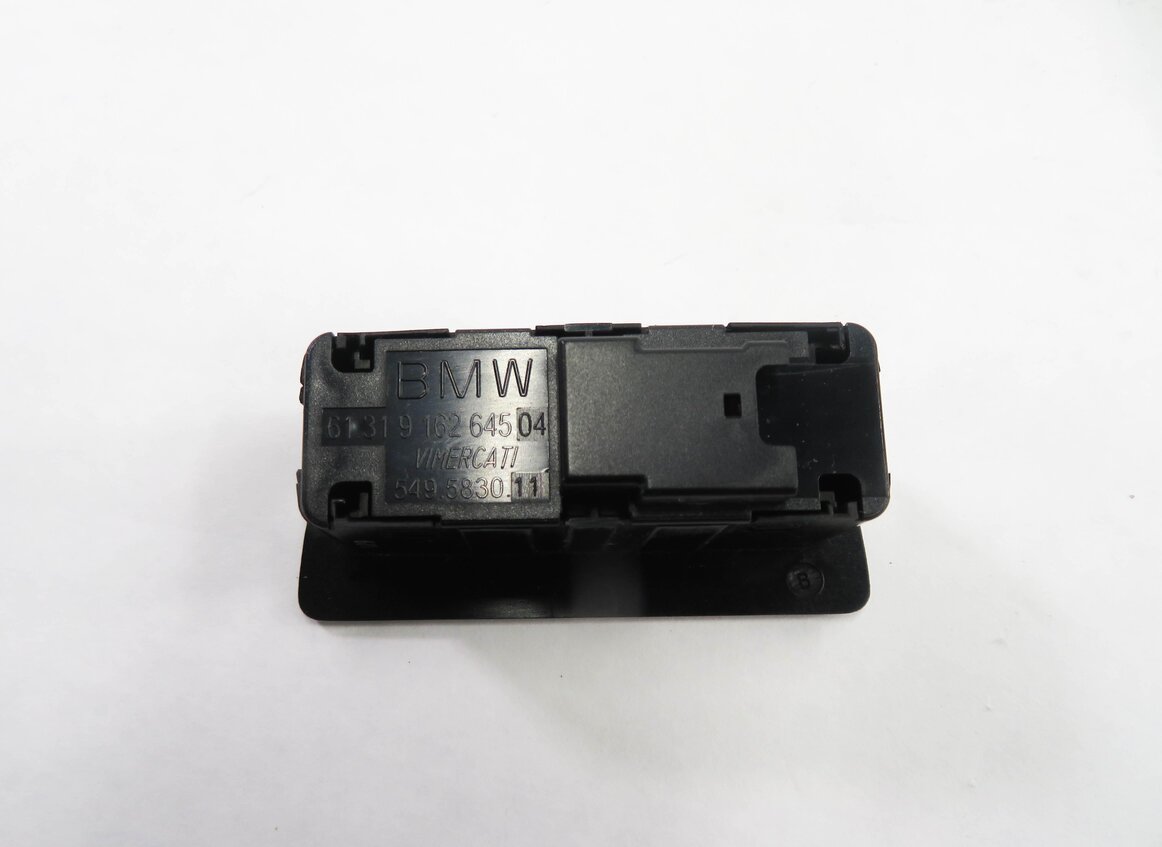 Thumbnail 7: 2009 BMW 750i (F01) REAR TRUNK LOCK / CLOSE SWITCH BUTTON