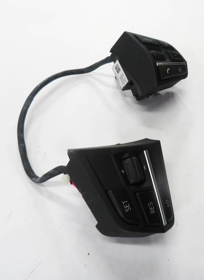 Thumbnail 4: 2009 BMW 750i (F01) CRUISE CONTROL PHONE MODE STEERING SWITCH BUTTON SET-2