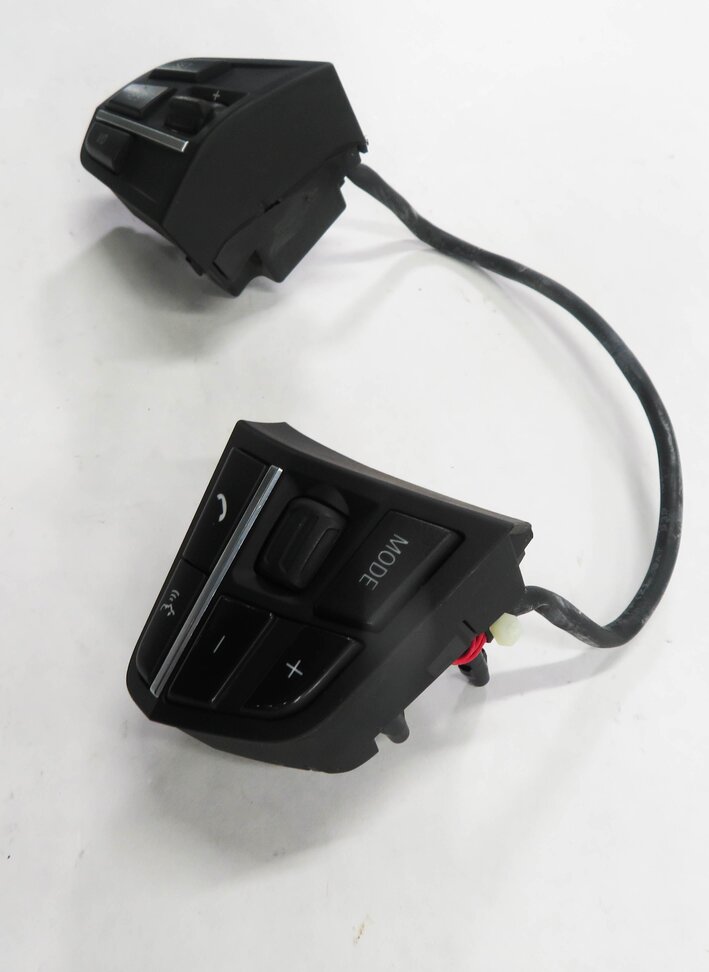 Thumbnail 5: 2009 BMW 750i (F01) CRUISE CONTROL PHONE MODE STEERING SWITCH BUTTON SET-2