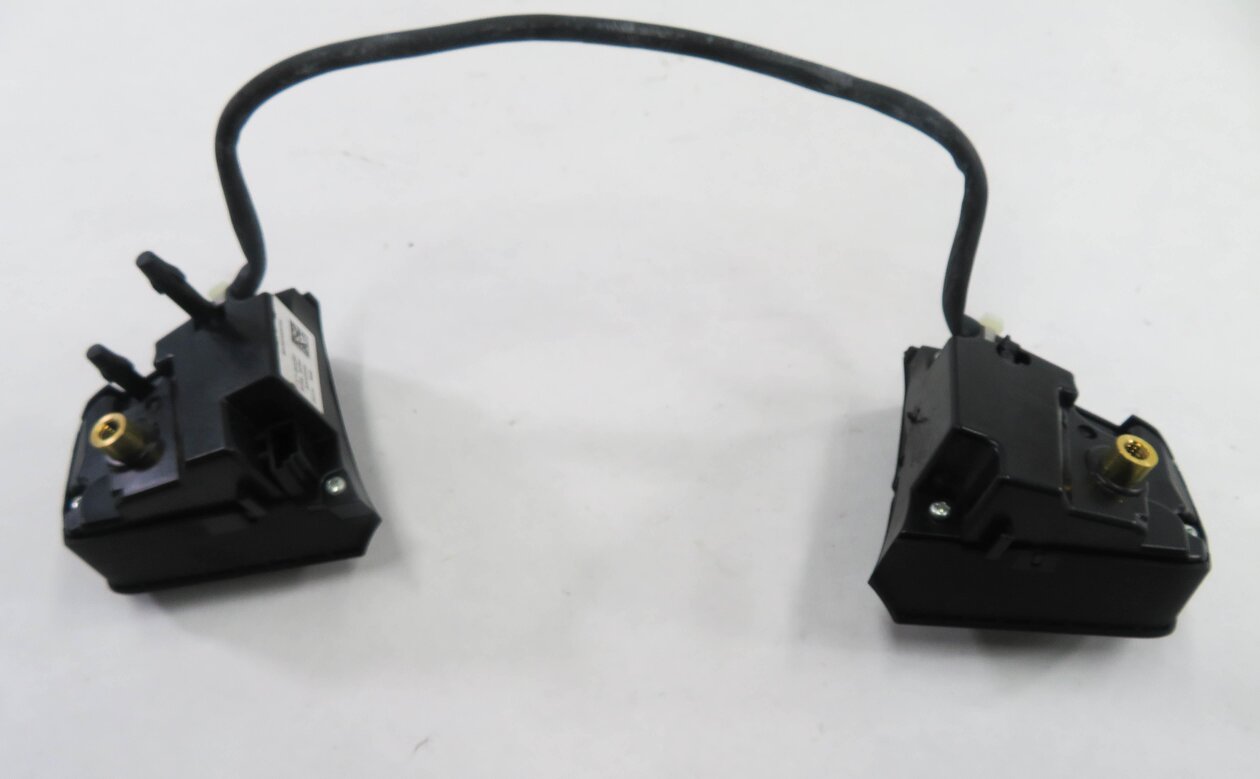 Thumbnail 7: 2009 BMW 750i (F01) CRUISE CONTROL PHONE MODE STEERING SWITCH BUTTON SET-2