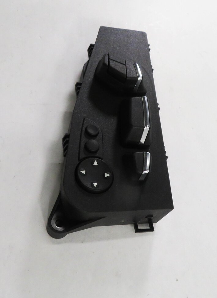 Thumbnail 4: 2009 BMW 750i (F01) LEFT FRONT DRIVER SEAT ADJUSTMENT SWITCH BUTTON