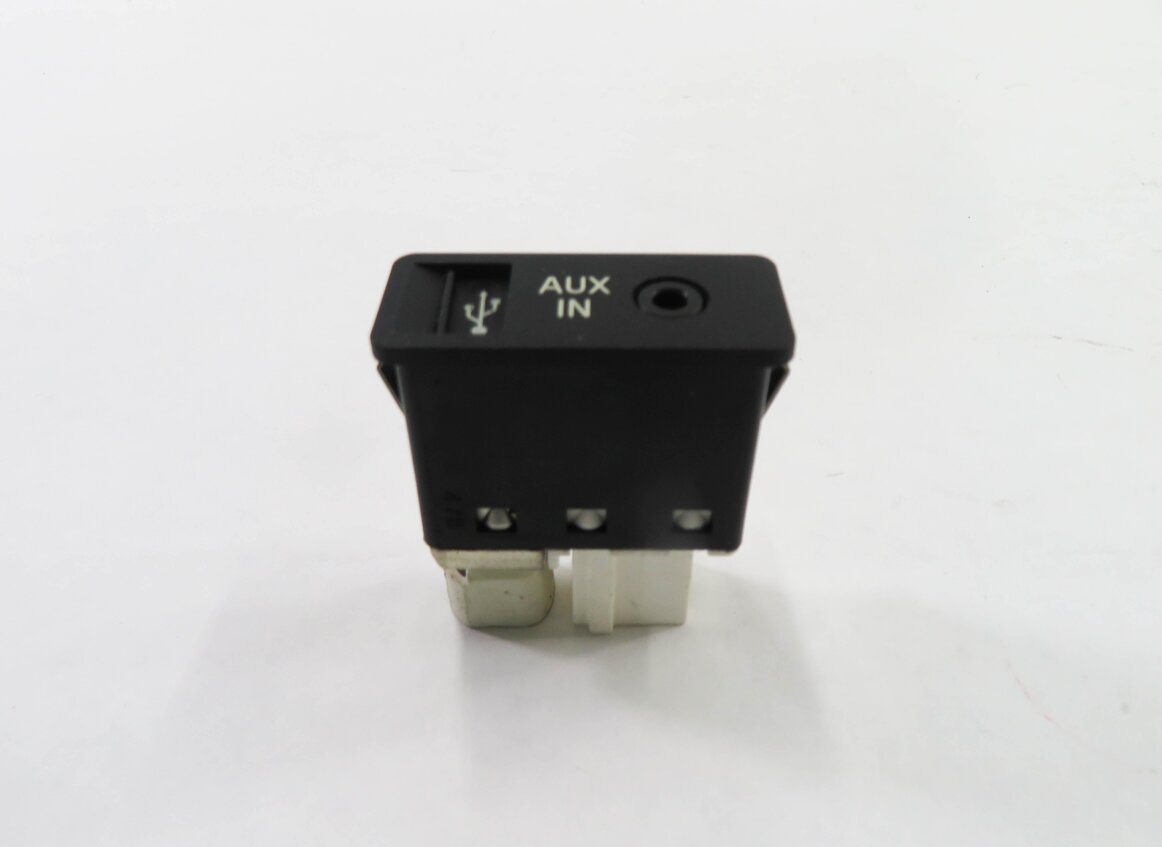 Thumbnail 2: 2009 BMW 750i (F01) RADIO STEREO MEDIA AUX AUXILIARY AUDIO IN INPUT JACK w/ USB