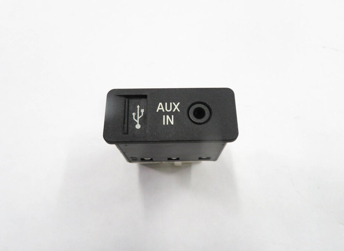 Thumbnail 3: 2009 BMW 750i (F01) RADIO STEREO MEDIA AUX AUXILIARY AUDIO IN INPUT JACK w/ USB