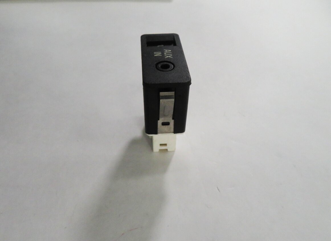Thumbnail 5: 2009 BMW 750i (F01) RADIO STEREO MEDIA AUX AUXILIARY AUDIO IN INPUT JACK w/ USB