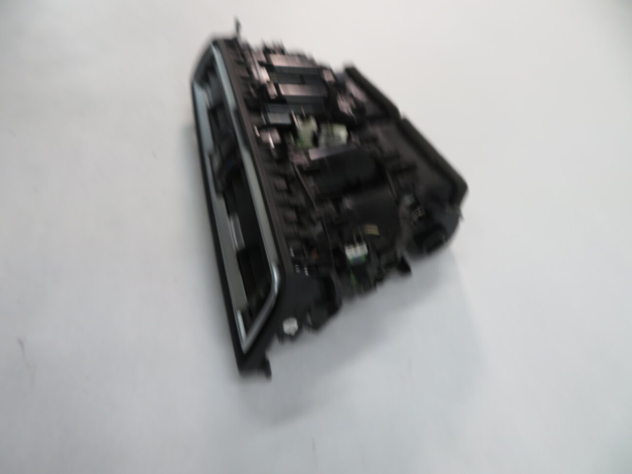 Thumbnail 4: 2009 BMW 750i (F01) CENTER DASH HEATER A/C AIR VENT w/ HAZARD & CENTRAL LOCK