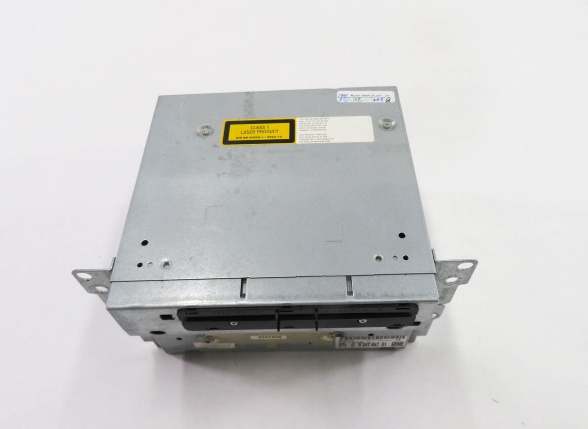 Thumbnail 2: 2009-2010 BMW 750i (F01) AM/FM RADIO STEREO RECEIVER CD PLAYER (2-DIN)