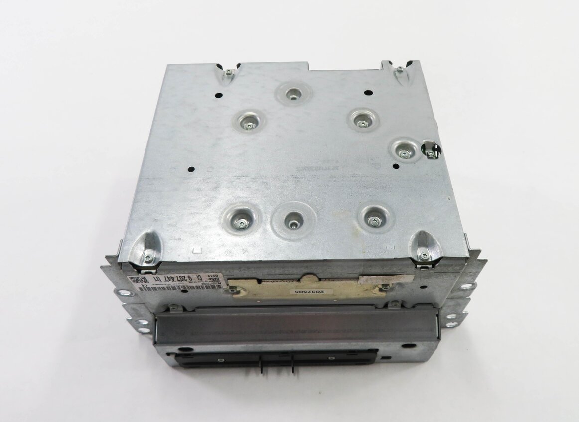 Thumbnail 8: 2009-2010 BMW 750i (F01) AM/FM RADIO STEREO RECEIVER CD PLAYER (2-DIN)