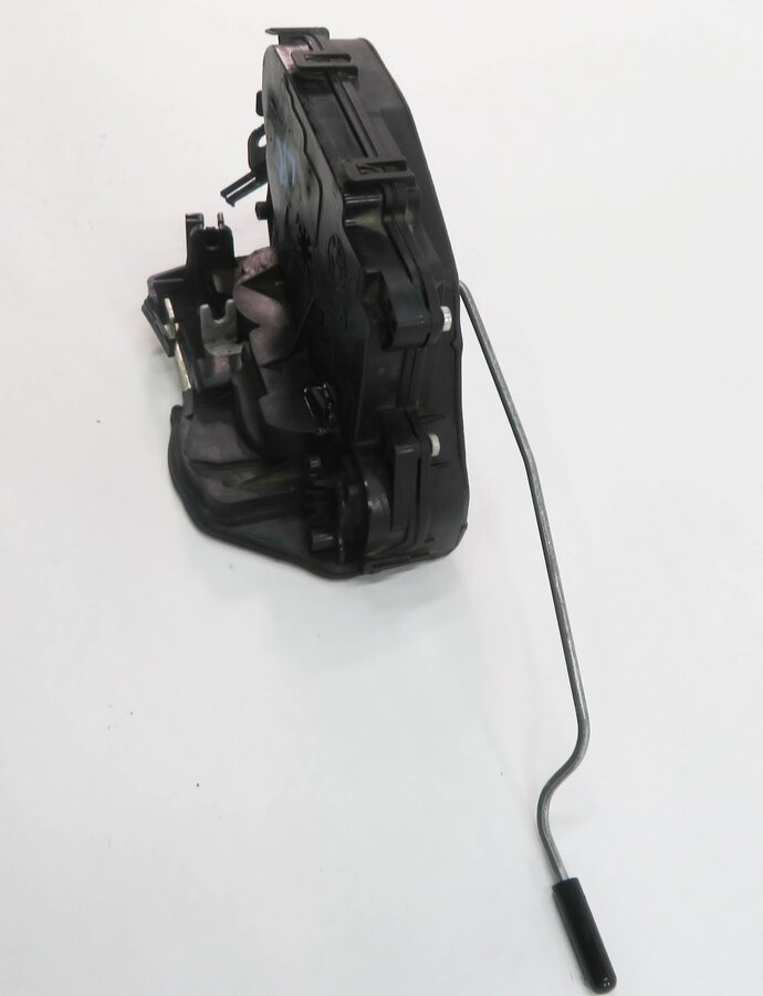 Thumbnail 4: 2010-2018 BMW E90 F30 F32 E60 F10 F01 F25 F26 E70 E71 - LEFT REAR DOOR LATCH