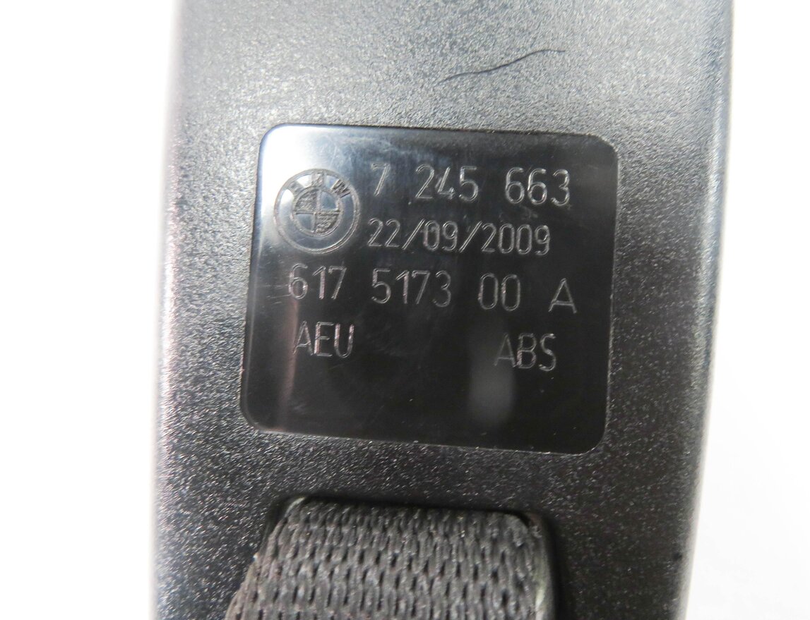 Thumbnail 9: 2010 BMW 335i (E90) REAR SEAT SEATBELT BUCKLE RECEIVER SET-3 (BLACK)