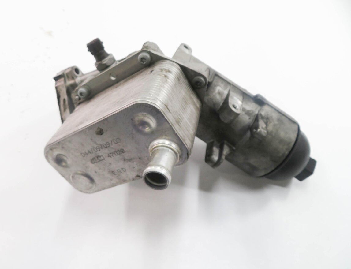 Thumbnail 11: 2010 BMW 335D (E90) 3.0L M57Y DIESEL ENGINE - OIL FILTER HOUSING w/ COOLER