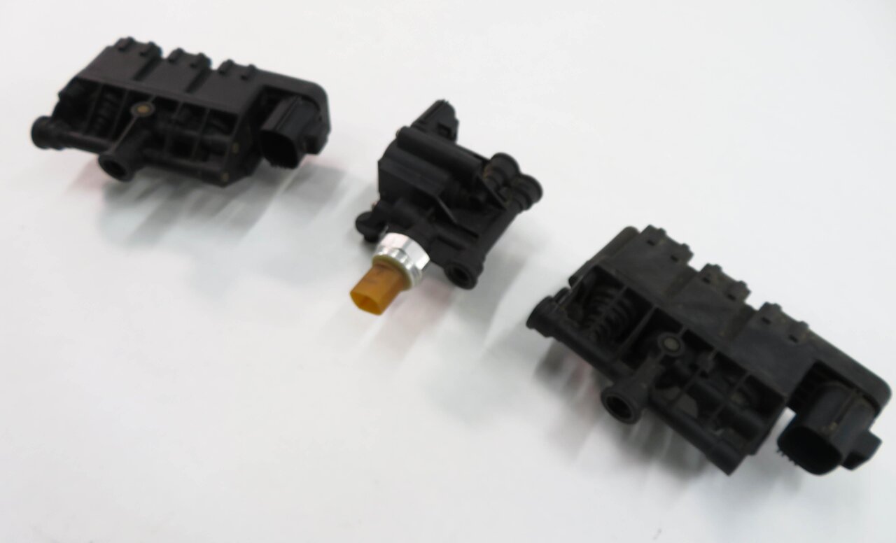 2006 RANGE ROVER SPORT (L320) AIR SUSPENSION VALVE BLOCK SET-3
