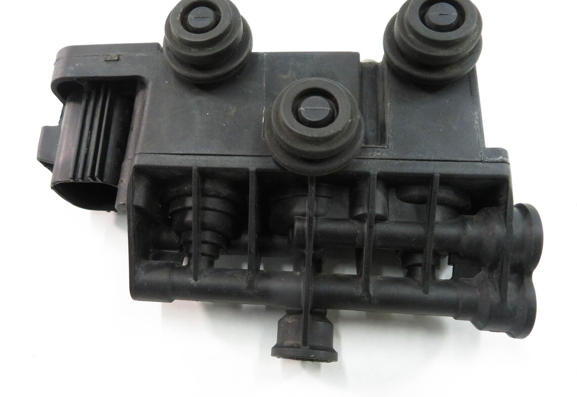Thumbnail 11: 2006 RANGE ROVER SPORT (L320) AIR SUSPENSION VALVE BLOCK SET-3