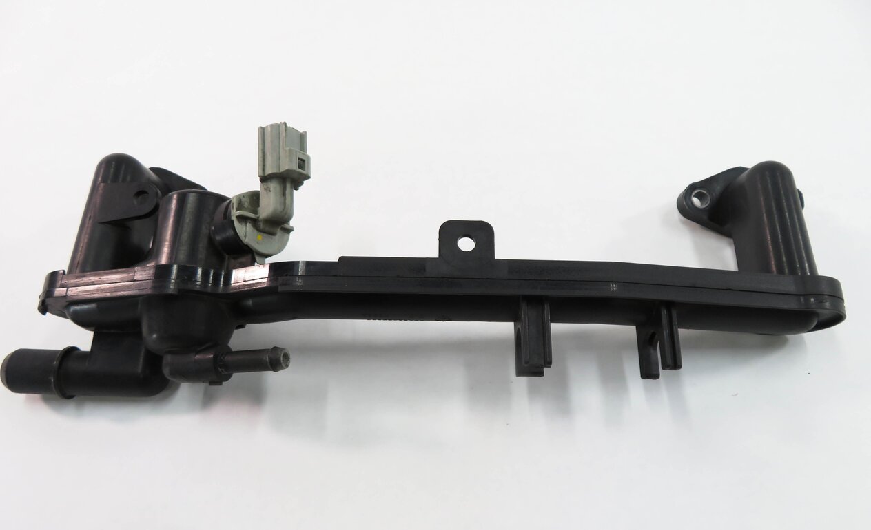 Thumbnail 6: 2006 RANGE ROVER SPORT (L320) 4.4L V8 ENGINE COOLANT CROSSOVER PIPE