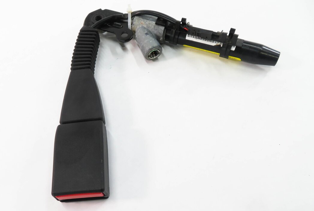 07-14 BMW X5 X5M X6 X6M (E70 E71) RIGHT FRONT PASSENGER SEATBELT BUCKLE RECEIVER