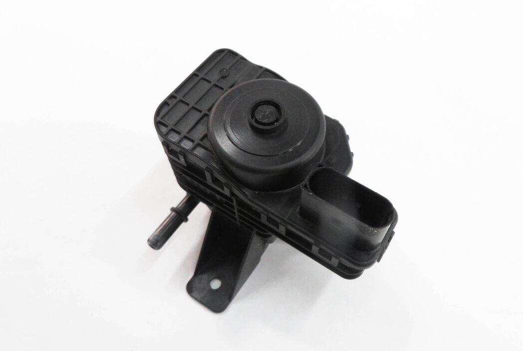 2010 BMW X5 (E70) DIESEL - EMISSION FLUID TRANSFER PUMP