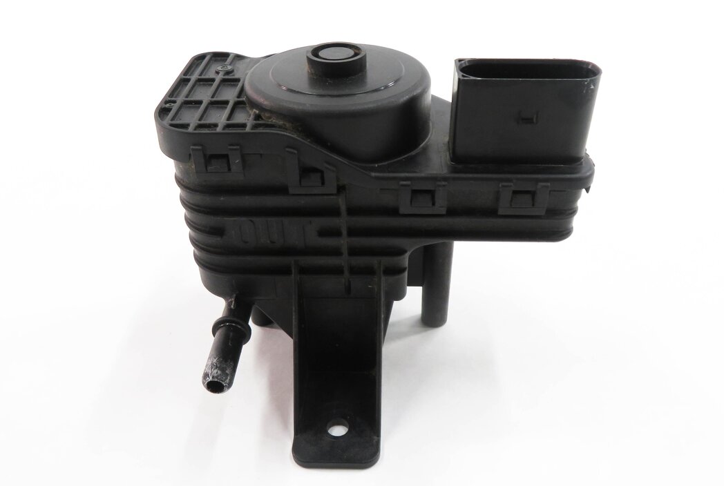 Thumbnail 3: 2010 BMW X5 (E70) DIESEL - EMISSION FLUID TRANSFER PUMP