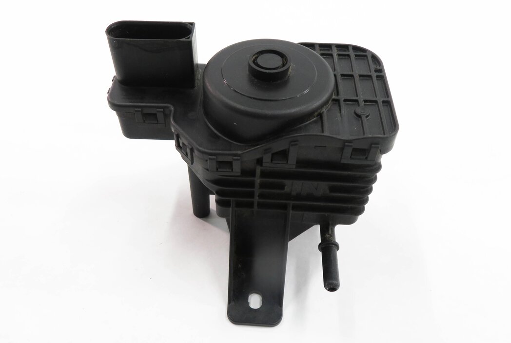 Thumbnail 6: 2010 BMW X5 (E70) DIESEL - EMISSION FLUID TRANSFER PUMP