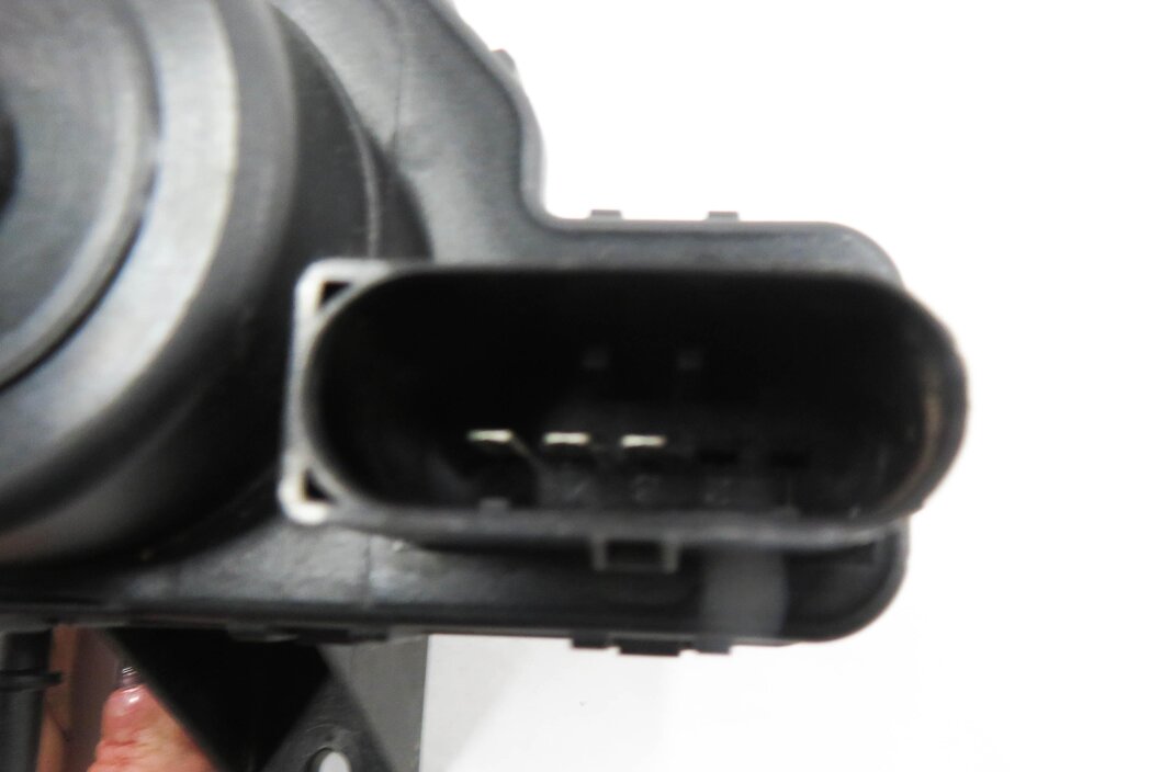 Thumbnail 8: 2010 BMW X5 (E70) DIESEL - EMISSION FLUID TRANSFER PUMP