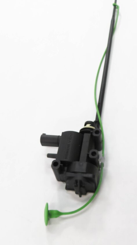 Thumbnail 3: 2010 BMW X5 (E70) FUEL TANK DOOR SERVO ACTUATOR MOTOR
