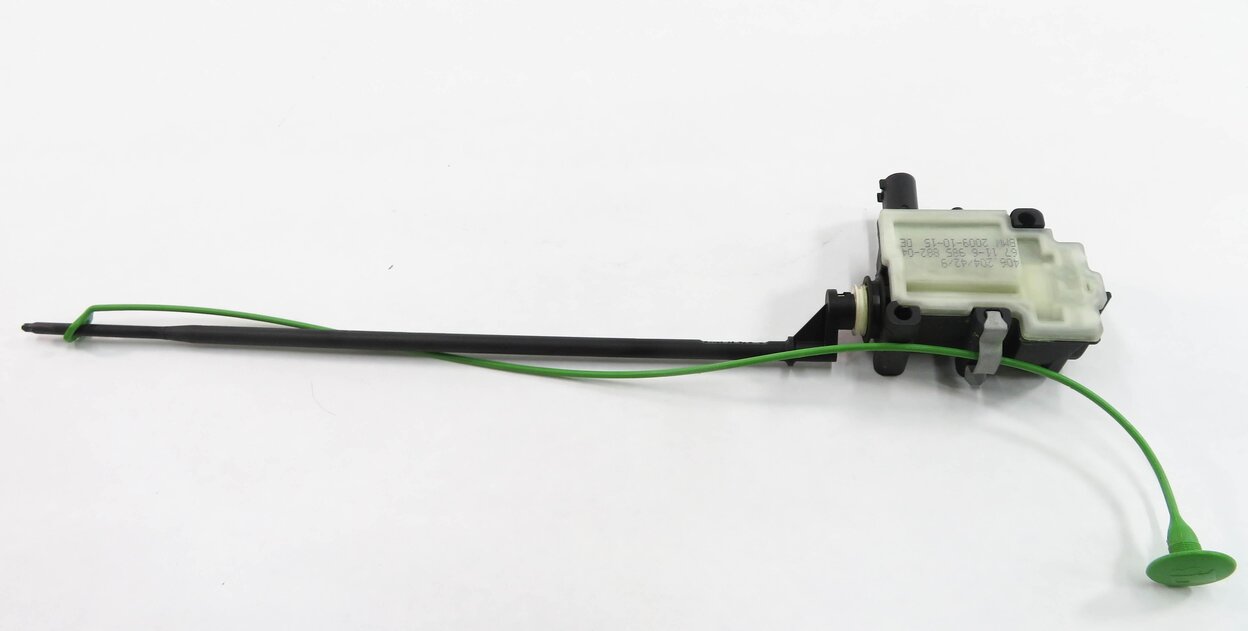 Thumbnail 6: 2010 BMW X5 (E70) FUEL TANK DOOR SERVO ACTUATOR MOTOR