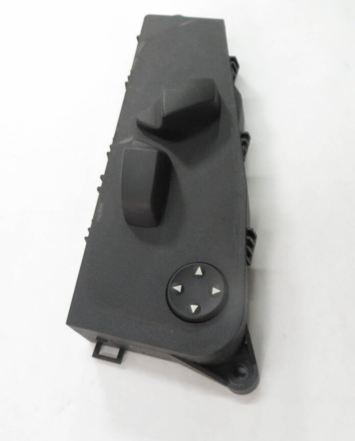 Thumbnail 3: 2007-2013 BMW X5 (E70) RIGHT FRONT PASSENGER POWER SEAT ADJUSTMENT SWITCH