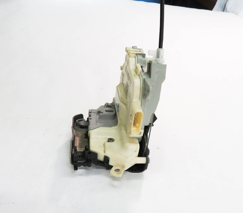 Thumbnail 2: 2010-2019 AUDI / PORSCHE A4 S4 A5 S5 A6 Q3 Q5 Q7 TT 911 - RIGHT FRONT DOOR LATCH