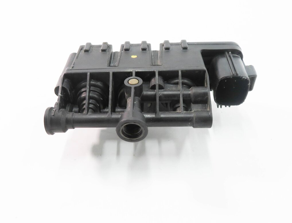 Thumbnail 2: 2006 RANGE ROVER (L322) AIR SUSPENSION VALVE BLOCK