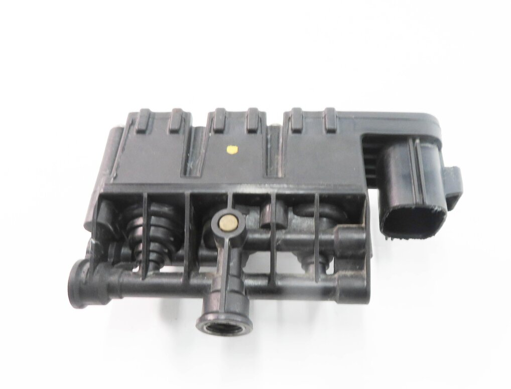 Thumbnail 3: 2006 RANGE ROVER (L322) AIR SUSPENSION VALVE BLOCK