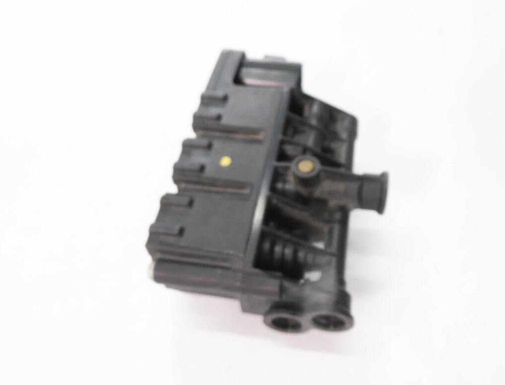 Thumbnail 5: 2006 RANGE ROVER (L322) AIR SUSPENSION VALVE BLOCK