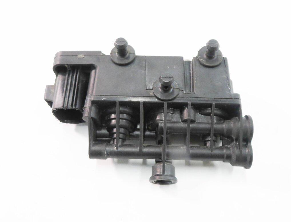 Thumbnail 7: 2006 RANGE ROVER (L322) AIR SUSPENSION VALVE BLOCK