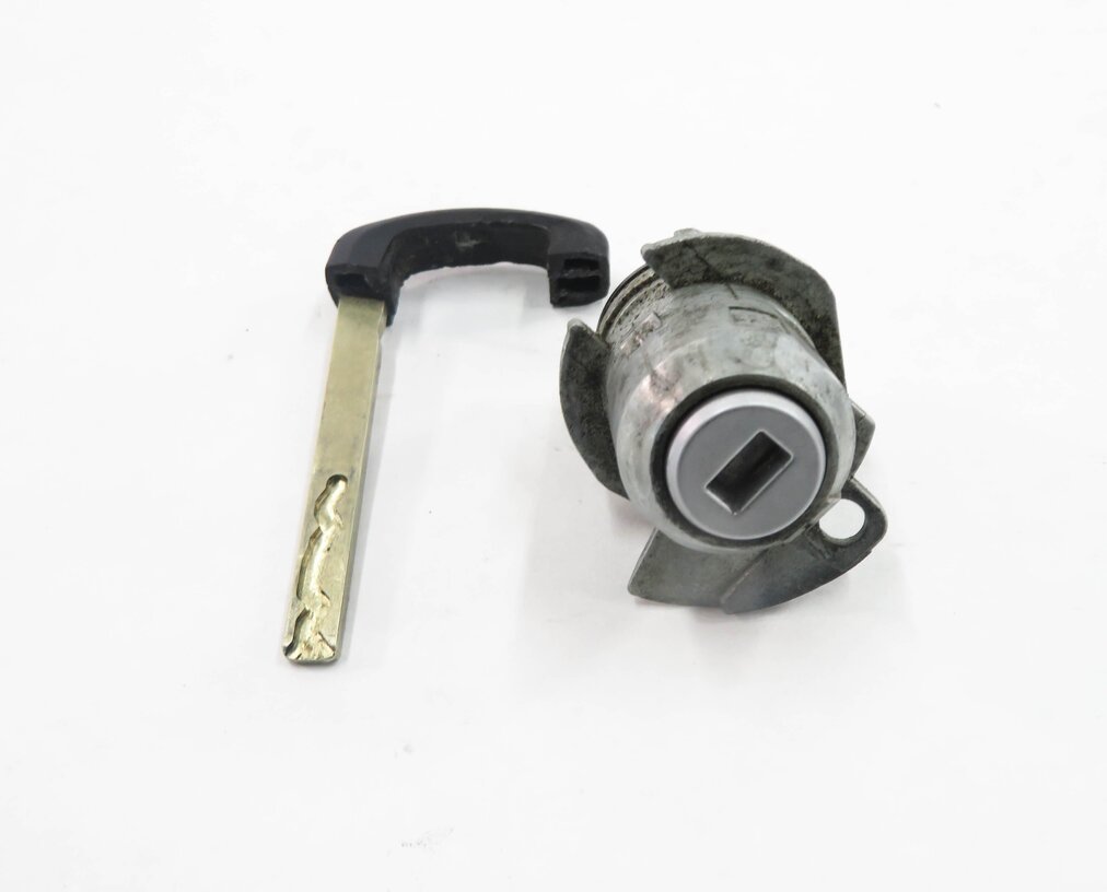Thumbnail 2: 2010 BMW 750i (F01) LEFT FRONT DRIVER DOOR HANDLE LOCK CYLINDER w/ KEY